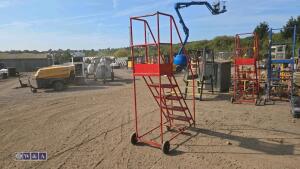 Wheeled steps - 3
