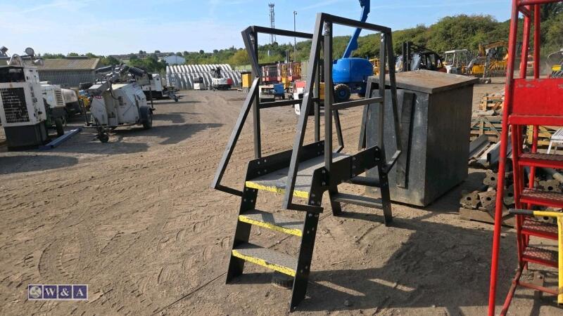 Gantry steps