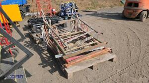 Quantity of builders trestles - 3