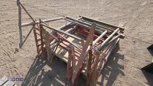 Quantity of builders trestles - 4