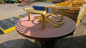 Childs roundabout - 3