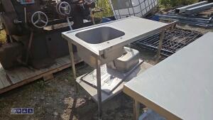 Stainless steel sink