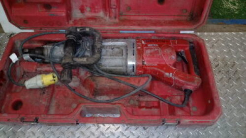 MILWAUKEE 110v breaker c/w case