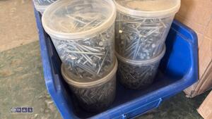 Quantity of galvanised nails - 3