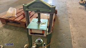 METASERV 240v mounting press c/w attachments - 2