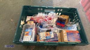 Tray of wood screws & wall plugs - 2