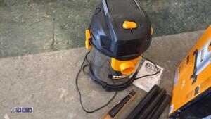 TITAN 240v wet/dry vacuum - 2