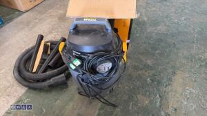 TITAN 240v wet/dry vacuum - 2