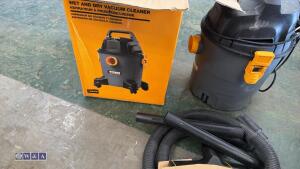 TITAN 240v wet/dry vacuum - 4
