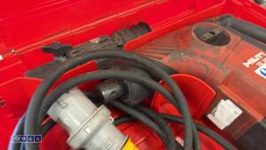 HILTI TE300 110v needle gun c/w case (3285418) - 3