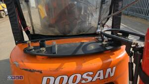 Doosan D25P-5 gas forklift - 25