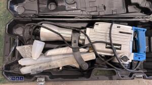 SILVERLINE 240v concrete breaker c/w case - 5