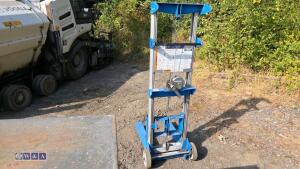 GENIE GL8 material lift - 3