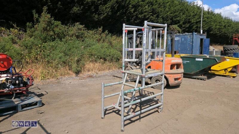 Aluminium work podium