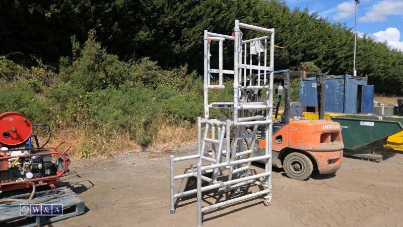 Aluminium work podium
