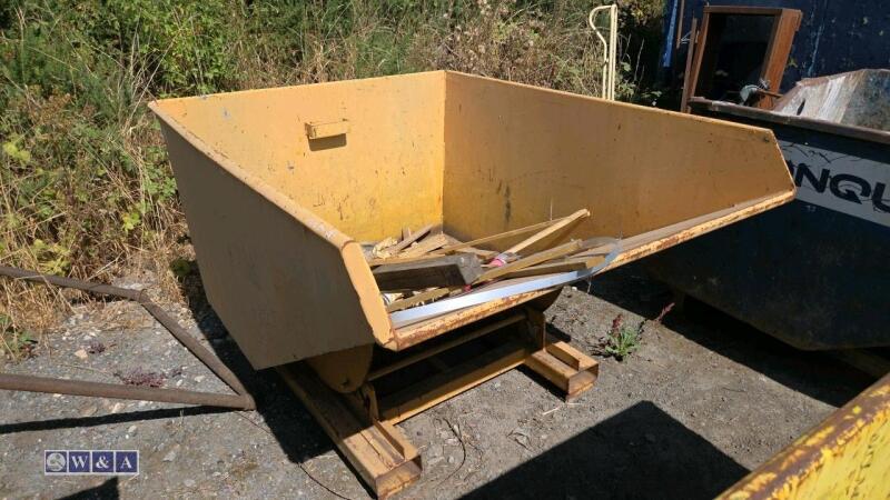 Forklift tipping skip