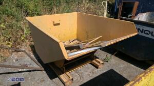 Forklift tipping skip