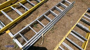 Aluminium triple extendable ladder