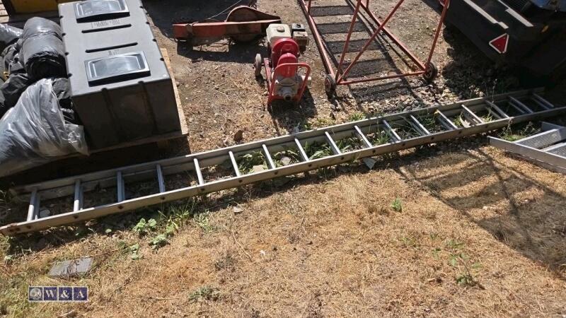 Double extendable ladder