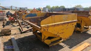 Hydraulic tipping skip c/w quick release coupling - 2