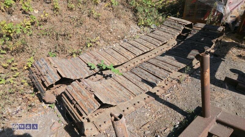 Pair of 8t steel tracks