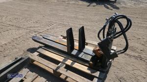 Pair of hydraulic extending forks
