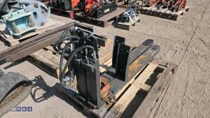 Pair of hydraulic extending forks - 2