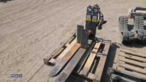 Pair of hydraulic extending forks - 4