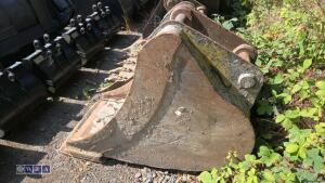 22'' digging bucket (65mm pins) - 2
