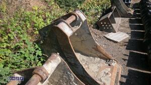22'' digging bucket (65mm pins) - 3