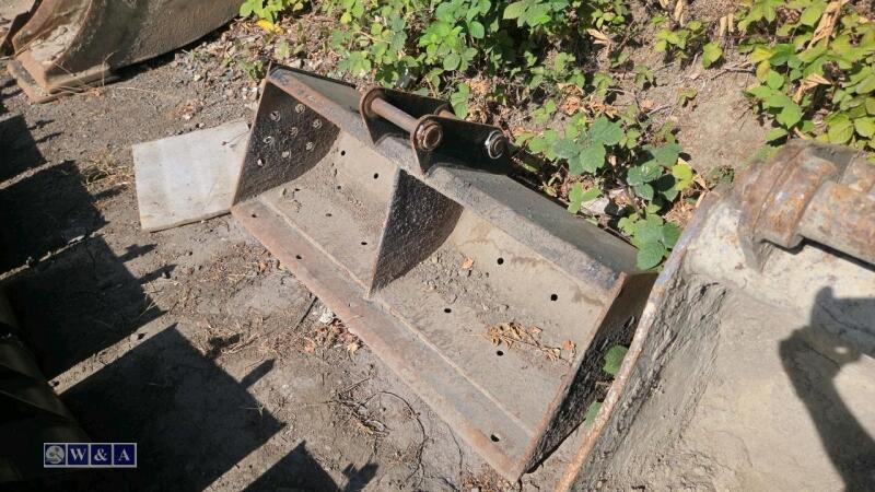 4ft ditching bucket (to suit JCB 2CX / 3CX) (30mm pins)