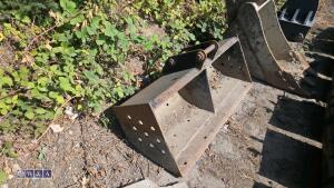 4ft ditching bucket (to suit JCB 2CX / 3CX) (30mm pins) - 3