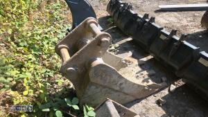 18'' digging bucket (to suit Volvo ECR8.8)(60mm pins) - 3