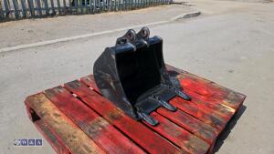 JCB 19'' digging bucket (30mm pins) (unused)