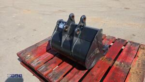 JCB 19'' digging bucket (30mm pins) (unused) - 4