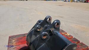 JCB 19'' digging bucket (30mm pins) (unused) - 5
