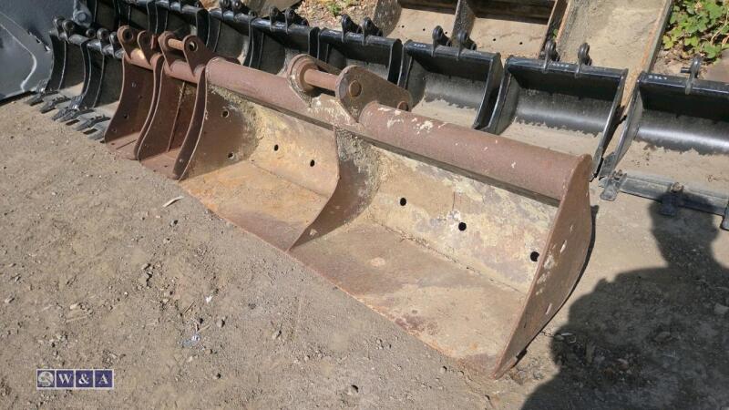 5ft grading bucket (45mm pins)