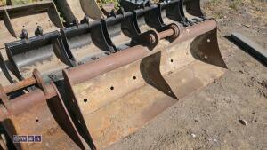 5ft grading bucket (45mm pins) - 2