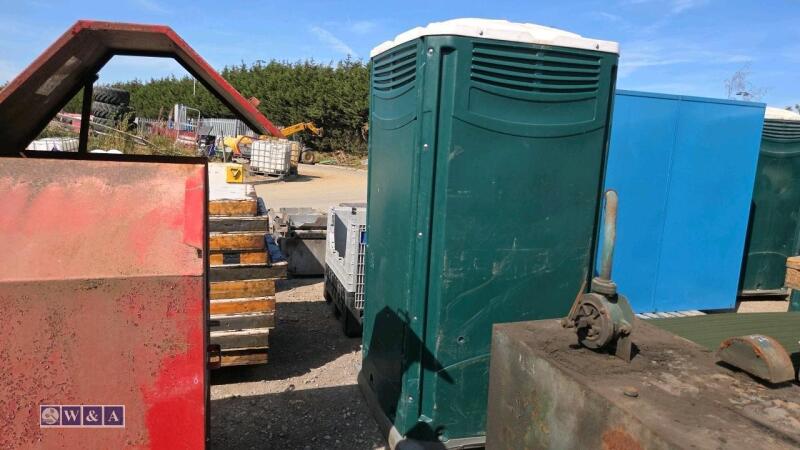 Portable toilet