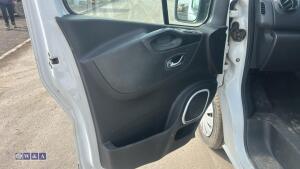 Vauxhall vivaro bi turbo - 12