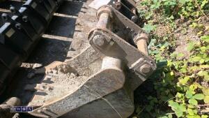 18'' digging bucket (to suit Volvo ECR8.8)(60mm pins) - 4