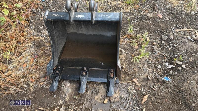 JCB 19'' digging bucket (30mm pins) (unused)