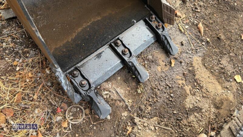 JCB 19'' digging bucket (30mm pins) (unused)