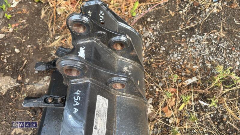 JCB 19'' digging bucket (30mm pins) (unused)