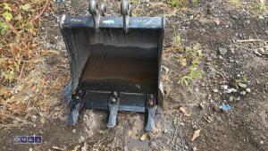 JCB 19'' digging bucket (30mm pins) (unused)