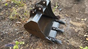 JCB 19'' digging bucket (30mm pins) (unused) - 11
