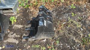 JCB 19'' digging bucket (30mm pins) (unused) - 15