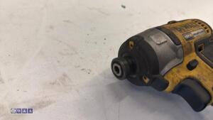 DEWALT DCF887 18v impact driver - 4
