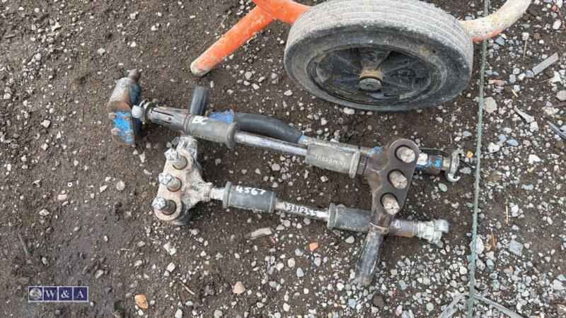 3 x pneumatic scabblers (255)