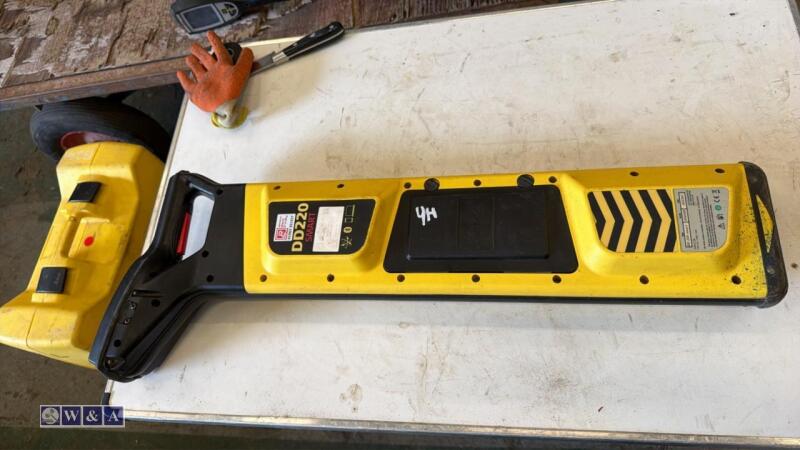 LEICA DD220 cable locator